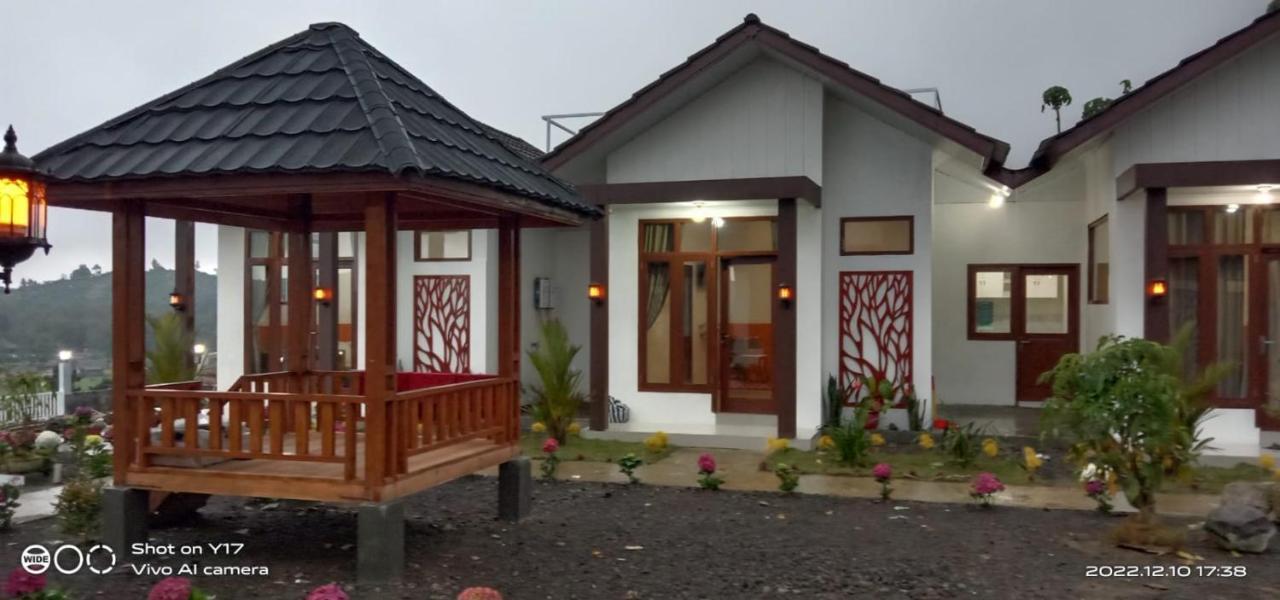 Villa Madinna Dieng Diyeng エクステリア 写真